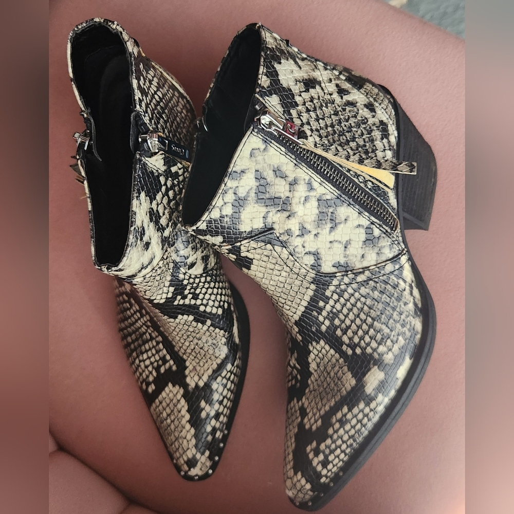 Circus by Sam Edelman snakeskin boots size 6.5